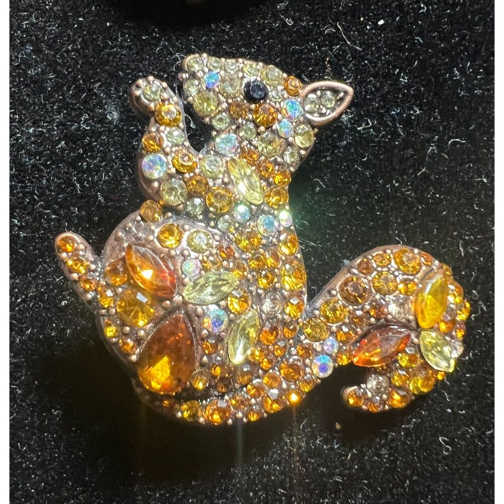 Sparkling Squirrel and Acorn Rhinestone Brooch Set Vintage‑Style Gemstone Brooch - Picture 8 of 10